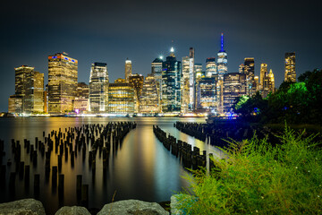 Skyline de Nueva York desde el Dumbo hasta el puerto de columnas 