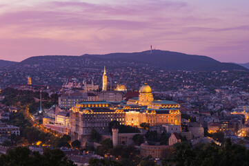 Obraz premium Budapest evening city panorama, castle and town, illuminated buildings