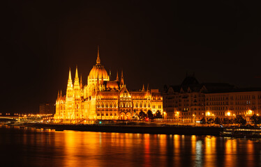 Fototapeta premium Parliament in Budapest, night photography