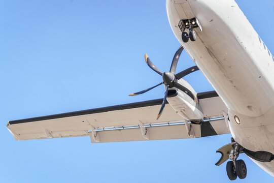 Details of an ATR 72 airplane, a twin-engine turboprop short-haul regional passenger aircraft. Landing airplane.