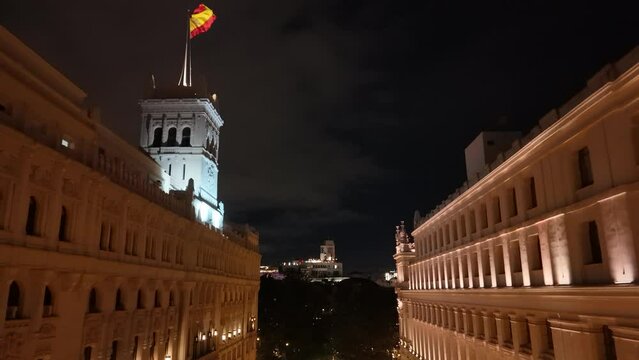 Volando entre las calles de Madrid, 4K, 25 FPS, 