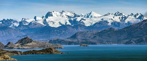 Abenteuer Cordillera de los Andes am Lago General Carrera, Südchile, Patagonien - obrazy, fototapety, plakaty