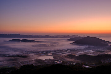Obraz premium Scenic view of morning fog and mist against sky during sunrise