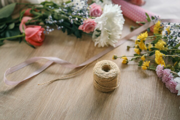 Obraz na płótnie Canvas Florist workplace, flowers and craft thread