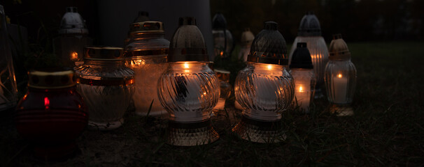 Burning vigil lights in the cemetery - obrazy, fototapety, plakaty
