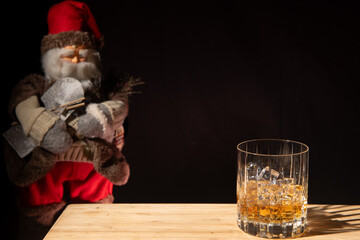 Babbo Natale prende un drink