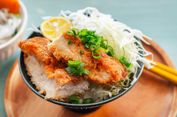 ソースチキンカツ丼