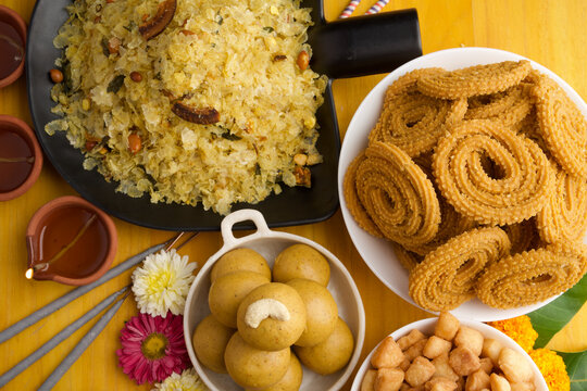Diwali snacks Diwali faral Festival food items Festival snacks from Maharashtra