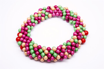 Obraz premium A gorgeously bejeweled necklace situated against a pristine white backdrop.