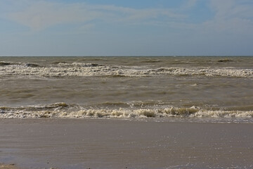 Fototapeta na wymiar Waves of the northsea on the Belgian coast