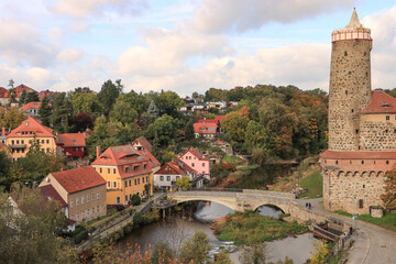 Herbstliches Bautzen; Blick von der Friedensbrücke auf die Spree und die Alte Wasserkunst