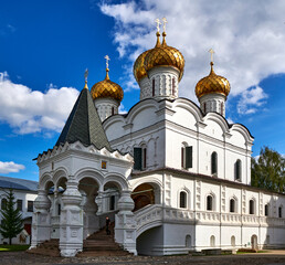 Fototapeta na wymiar Russia. Volga river. City of Kostroma. Ipatiev Monastery. Trinity Cathedral