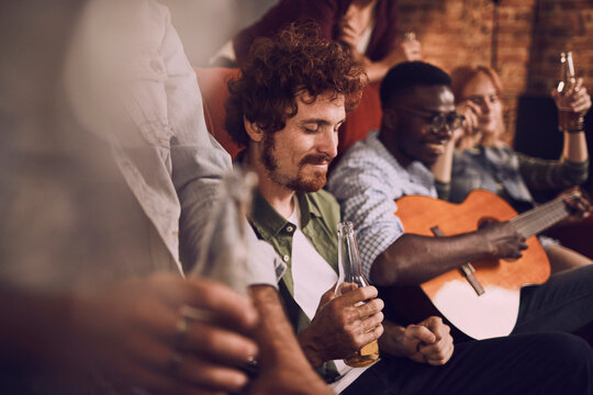 Friends enjoying music and drinks in a cozy bar
