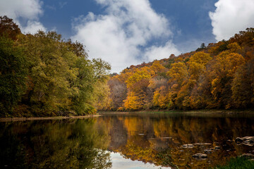 Fototapeta premium Colorful Autumn Trees Reflected in the Delaware River