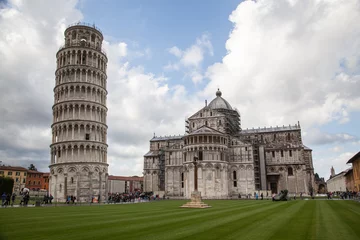 Zelfklevend Fotobehang De scheve toren Pisa, Piazza dei miracoli, with the Basilica and the leaning tower.