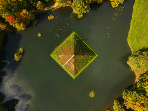 Wasser-Pyramide im F&uuml;rst P&uuml;ckler Park Branitz.