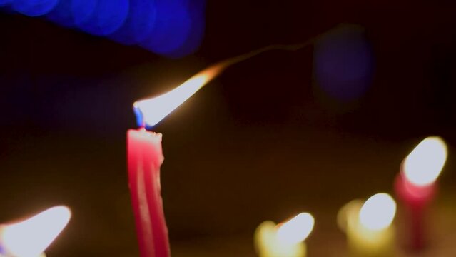 Velas en las calles de Colombia, celebraci&oacute;n{on del d&iacute;a de las velitas el 7 de Diciembre. Navidad tradicional en Colombia