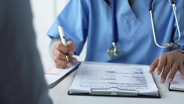 Asian female doctor or medical specialist examining a patient Ask for symptoms, give advice, recommend medication, plan treatment guidelines and preventive care. Concept of health checkup Prevention.
