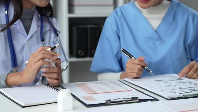 Asian female doctor or medical specialist examining a patient Ask for symptoms, give advice, recommend medication, plan treatment guidelines and preventive care. Concept of health checkup Prevention.