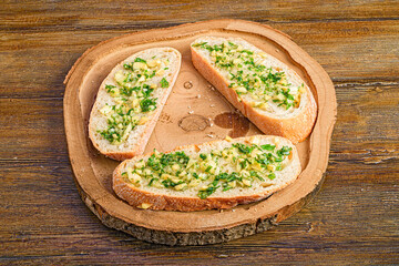 Garlic and Parsley Bread: Simplicity and Flavor