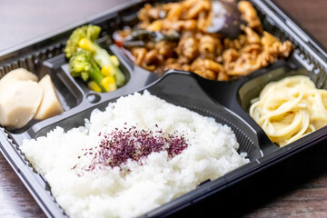 お手頃価格な「豚肉と茄子の甘辛焼き弁当」
