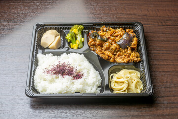 豚肉と茄子の甘辛焼き弁当
