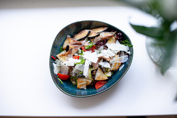 salad chicken with vegetables