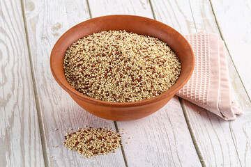 Raw dry quinoa cereal grain