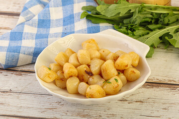 Roasted delicous scallop in the bowl