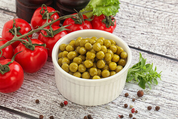 Canned sweet green peas conserve