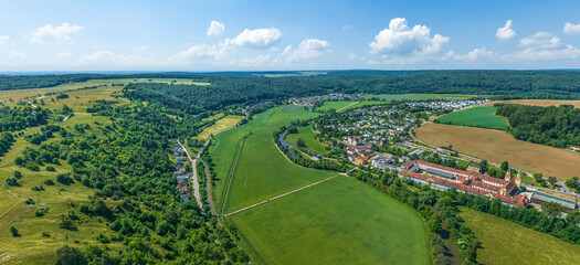 Das idyllische Altmühltal bei Rebdorf nahe Eichstätt im Luftbild