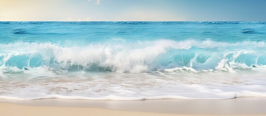 Obraz premium The foamy waves of a tropical beach meet the water in the background