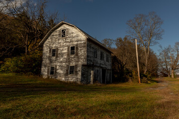 Fototapeta na wymiar Abandoned farm in the Delaware Water Gap National Recreation Area