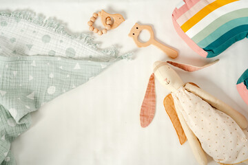 Toys and muslin soft blanket in baby bed close up - obrazy, fototapety, plakaty