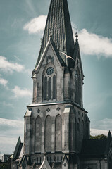 Alter, hoher Kirchturm