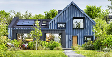 Fototapeta na wymiar Beautiful Modern House With Solar Panels
