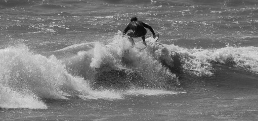 Black and white photo of a surfer on top of a wave at the spot de la sauzaie, Vendée, FRANCE.