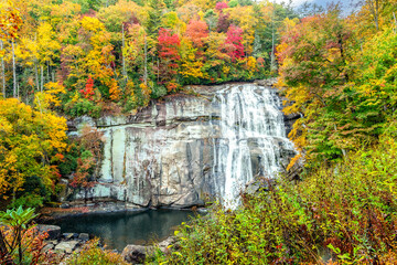 Rainbow Falls in Pisgah National Forest in Western North Carolina - obrazy, fototapety, plakaty