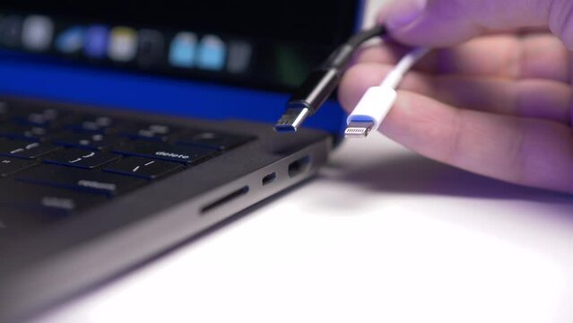 comparison of usb type c cable and lightning connectors