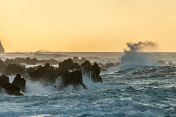 Fels in der Brandung