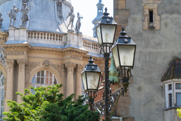 Fototapeta na wymiar Old-fashioned classic street lamps in downtown Budapest