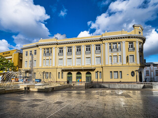 Fototapeta premium Fountain in Praca da Se, historic center of the city of Salvador da Bahia, Brazil.