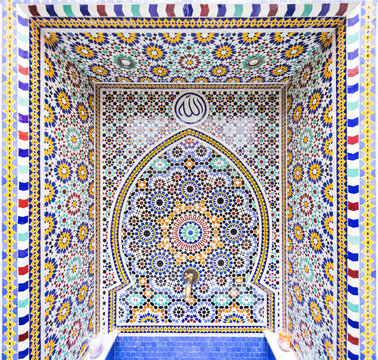 detail of a mosaic of a moroccan well