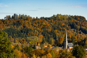 Die schöne Farbenfrohe Herbstnatur in Bayern 