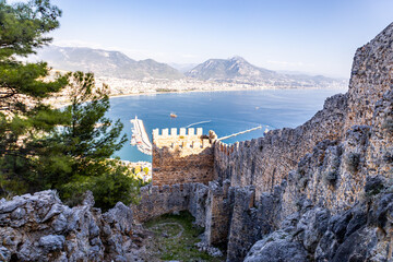 Entdeckungsdurch durch die Stadt Alanya mit ihrer imposanten Burg an der Türkischen Rivera -...