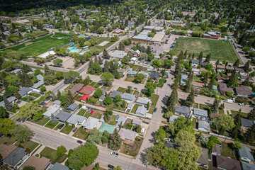 Obraz premium Aerial of the Queen Elizabeth Neighborhood in Saskatoon