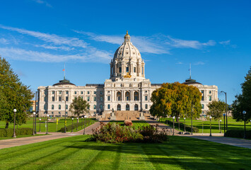 Front view of facade of the Capitol building in the state of Minnesota in Saint Paul, MN - obrazy, fototapety, plakaty