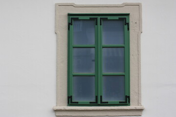 Fototapeta na wymiar Restored window on the facade of an antique building, Szentendre, Hungary