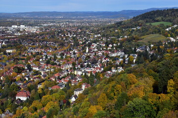 Blick auf Freiburg-Herdern im Herbst