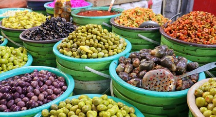Marché alimentaire : variété d'olive - Jordanie - obrazy, fototapety, plakaty